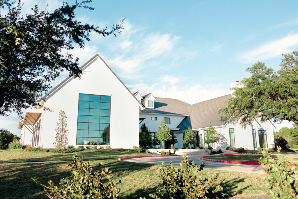 The Arlo is a modern estate wedding venue in Austin, Texas, with impressive indoor and outdoor spaces.