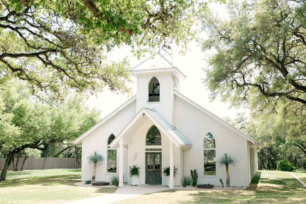 The Chandelier of Gruene is a charming hill country venue with a beautiful open air chapel.